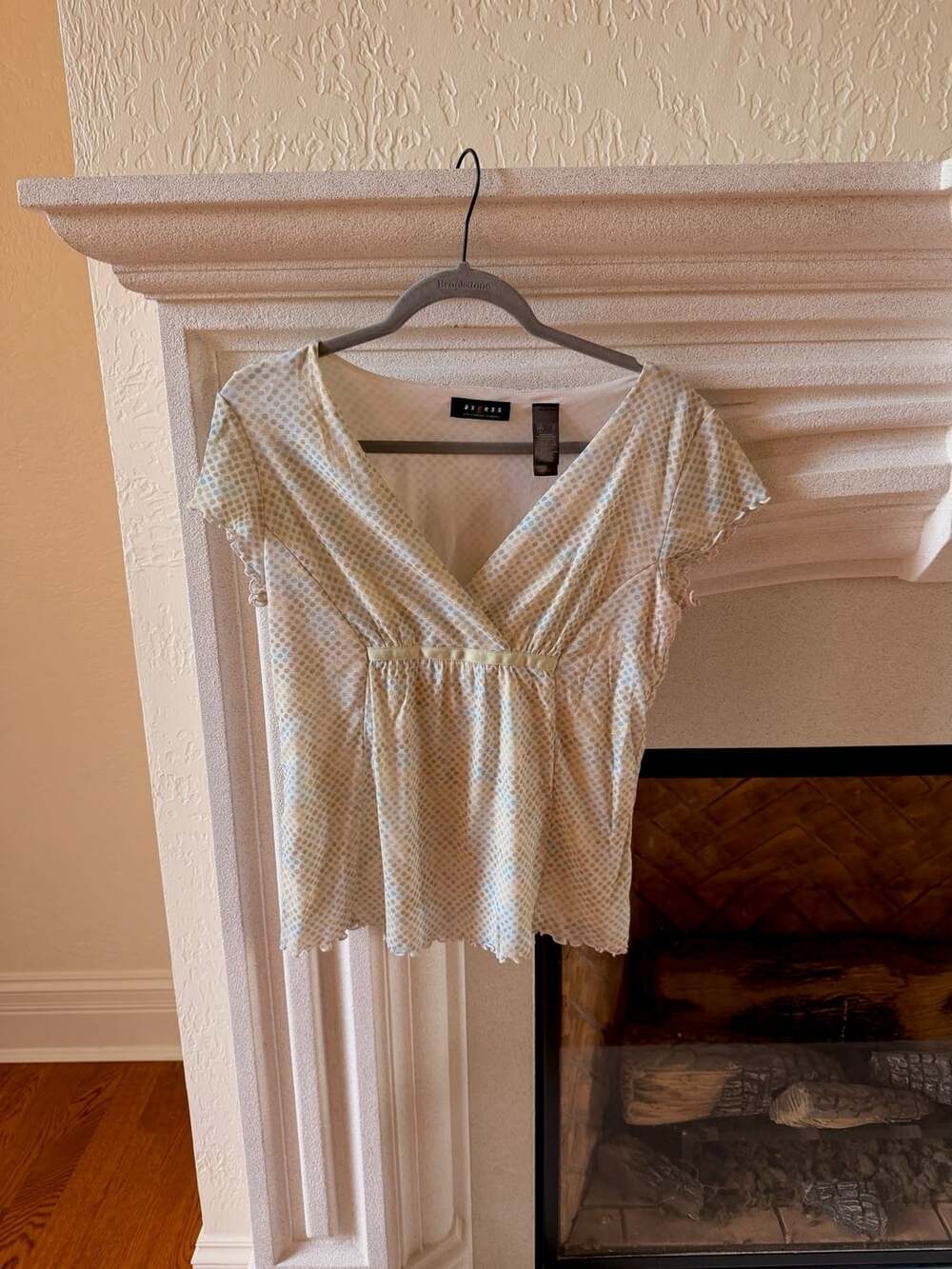 Axcess a liz claiborne company V-Neck Polka Dot Short Sleeve Top Size L